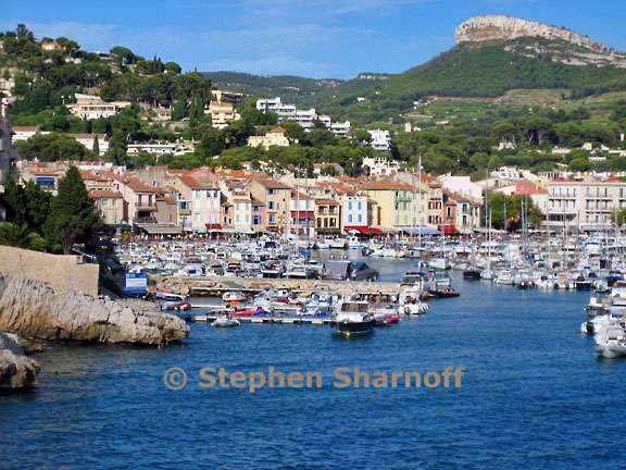 cassis from camargo graphic